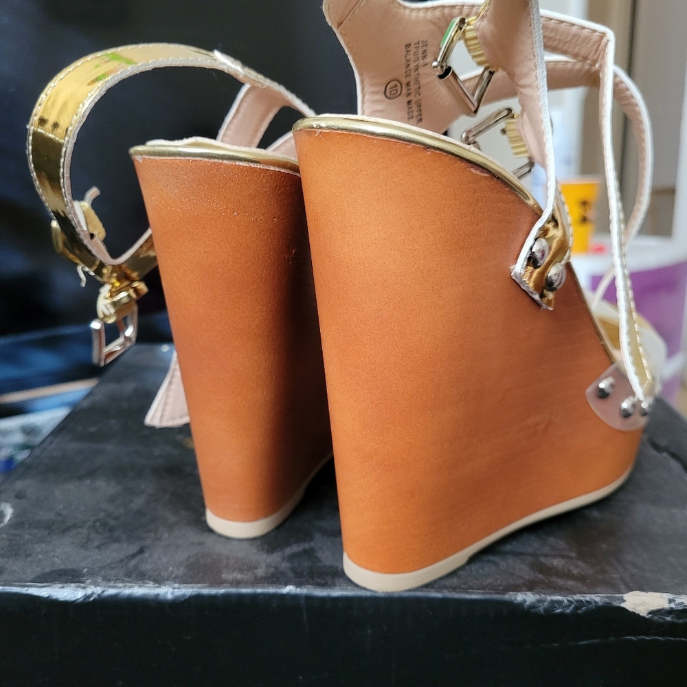 Shoes - Picture 2 of 4